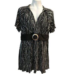 ❤️ 4/$20 Cato top Women's 18/20W Black white pleated fabric Belt detail Plus